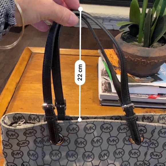 Michael Kors Bag - Picture 7 of 7